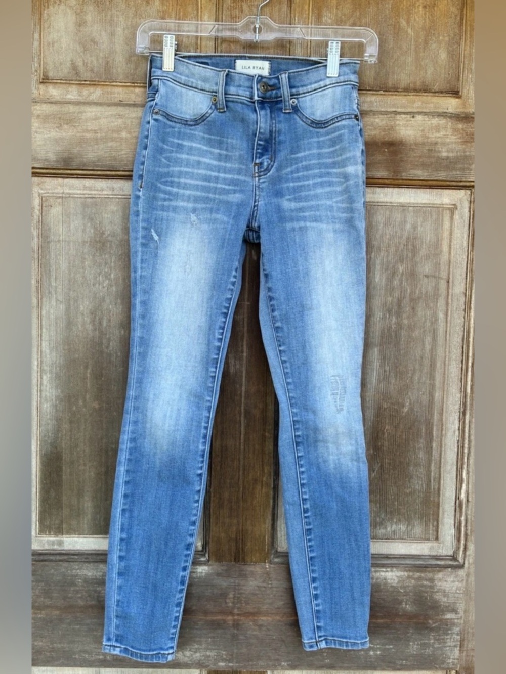 Lila Ryan | Light Wash Distressed Stretchy Skinny Jeans Size 25 Petite